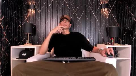 Snapshot of franvill_trato chatting on November 2025 07:47:01 PM Franvill trato online show from November 2025 07:47:01 PM