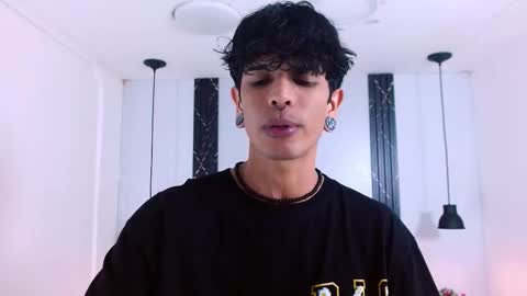 Snapshot of franvill_trato chatting on November 2025 07:14:02 PM Franvill trato online show from November 2025 07:14:02 PM