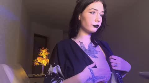 Snapshot of frau_basted chatting on January 2025 06:06:01 PM mistress Bastet and  mintcola online show from January 2025 06:06:01 PM