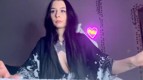 Snapshot of frau_basted chatting on February 2025 12:25:01 AM mistress Bastet and  mintcola online show from February 2025 12:25:01 AM