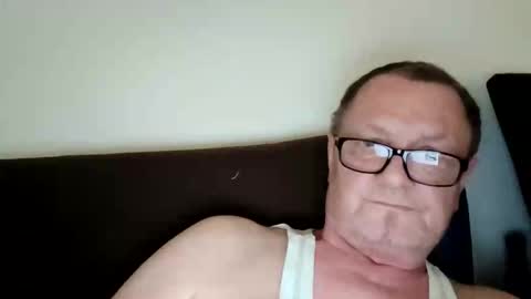 Snapshot of frauenfeind1 chatting on April 2026 07:31:01 AM Wolfi online show from April 2026 07:31:01 AM