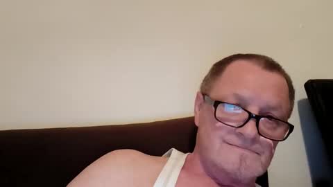 Snapshot of frauenfeind1 chatting on April 2026 06:44:02 AM Wolfi online show from April 2026 06:44:02 AM