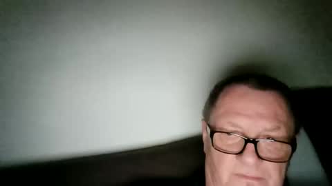 Snapshot of frauenfeind1 chatting on April 2026 05:08:02 AM Wolfi online show from April 2026 05:08:02 AM