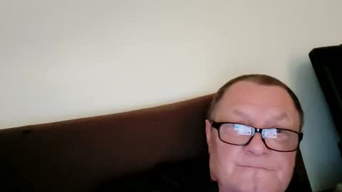 Snapshot of frauenfeind1 chatting on May 2026 06:44:02 AM Wolfi online show from May 2026 06:44:02 AM