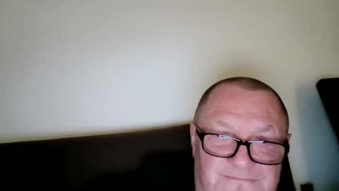 Snapshot of frauenfeind1 chatting on May 2026 06:30:02 AM Wolfi online show from May 2026 06:30:02 AM