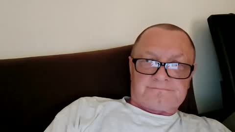 Snapshot of frauenfeind1 chatting on May 2026 06:18:01 AM Wolfi online show from May 2026 06:18:01 AM