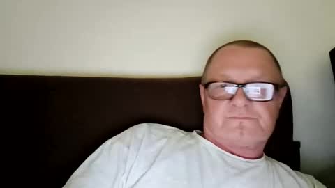 Snapshot of frauenfeind1 chatting on May 2026 11:37:01 AM Wolfi online show from May 2026 11:37:01 AM