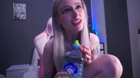 Snapshot of fraulein_mooon chatting on January 2026 08:44:02 PM Asya UwU online show from January 2026 08:44:02 PM