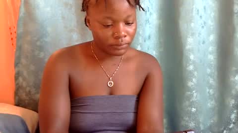 Snapshot of freaky_dolly chatting on January 2025 12:24:01 PM freaky_dolly online show from January 2025 12:24:01 PM