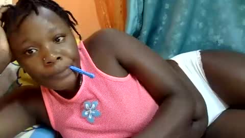 Snapshot of freaky_dolly chatting on January 2025 03:29:02 PM freaky_dolly online show from January 2025 03:29:02 PM