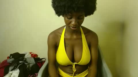 Snapshot of freaky_shamzzy chatting on November 2025 06:57:01 PM shamika online show from November 2025 06:57:01 PM