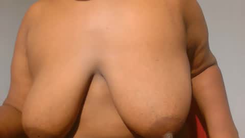 Snapshot of freaky_slut5 chatting on November 2025 03:27:02 AM freaky slut5 online show from November 2025 03:27:02 AM