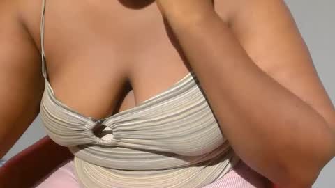 Snapshot of freaky_slut5 chatting on November 2025 04:22:01 AM freaky slut5 online show from November 2025 04:22:01 AM