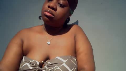 Snapshot of freaky_slut5 chatting on December 2025 03:45:02 AM freaky slut5 online show from December 2025 03:45:02 AM