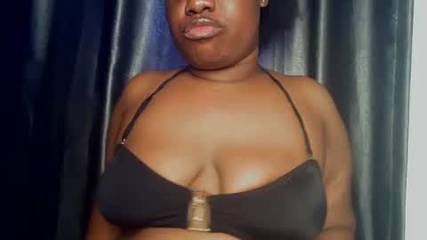 Snapshot of freaky_slut5 chatting on April 2026 11:53:02 AM freaky slut5 online show from April 2026 11:53:02 AM