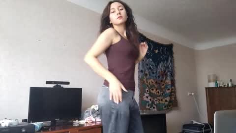 Mia online show from November 2025 09:22:02 AM