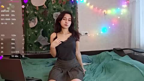 Mia online show from March 2026 01:51:01 PM