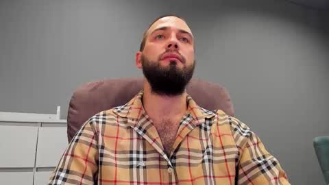 Andrew online show from November 2025 06:30:01 PM