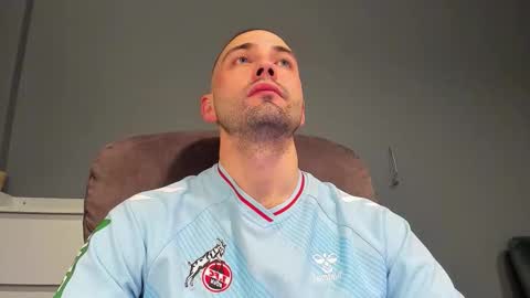 Andrew online show from November 2025 02:11:02 AM