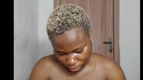 Snapshot of frekkymorelle chatting on October 2025 04:33:01 AM frekkymorelle online show from October 2025 04:33:01 AM