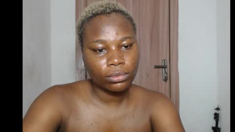 Snapshot of frekkymorelle chatting on October 2025 04:22:01 AM frekkymorelle online show from October 2025 04:22:01 AM