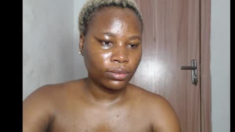 Snapshot of frekkymorelle chatting on October 2025 05:21:02 AM frekkymorelle online show from October 2025 05:21:02 AM