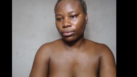 Snapshot of frekkymorelle chatting on October 2025 04:45:01 AM frekkymorelle online show from October 2025 04:45:01 AM