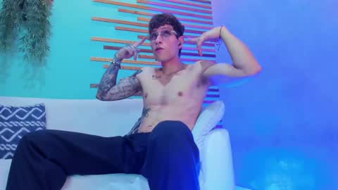 Xavier online show from November 2025 07:18:02 PM