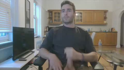 Snapshot of frenchbdmaninlondon chatting on October 2025 04:30:02 PM Horny Paul online show from October 2025 04:30:02 PM