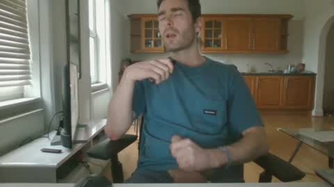 Snapshot of frenchbdmaninlondon chatting on November 2025 02:39:02 PM Horny Paul online show from November 2025 02:39:02 PM