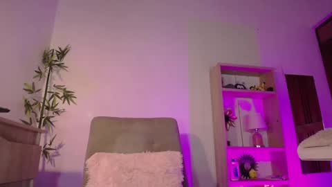 Snapshot of fresita44 chatting on December 2024 12:52:02 AM see u 500 pm hora col online show from December 2024 12:52:02 AM