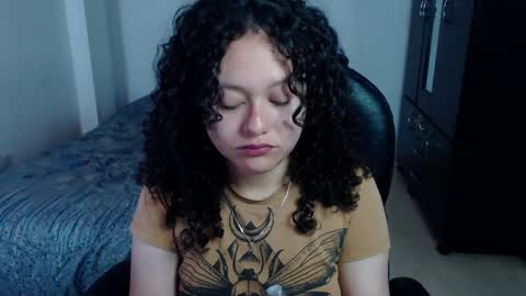 Snapshot of freud_x_louise1 chatting on December 2024 06:54:01 AM Louise  online show from December 2024 06:54:01 AM