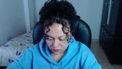 Snapshot of freud_x_louise1 chatting on January 2025 04:04:01 AM Louise  online show from January 2025 04:04:01 AM