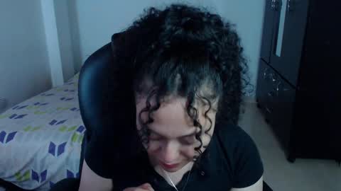 Snapshot of freud_x_louise1 chatting on February 2025 05:02:02 AM Louise  online show from February 2025 05:02:02 AM