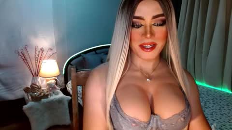 Snapshot of freya_lovestocum chatting on October 2025 12:30:02 AM Miss Frea  online show from October 2025 12:30:02 AM