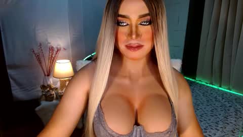 Snapshot of freya_lovestocum chatting on October 2025 08:20:01 PM Miss Frea  online show from October 2025 08:20:01 PM