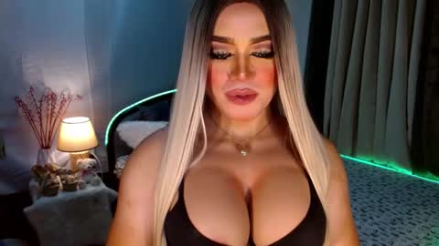 Snapshot of freya_lovestocum chatting on October 2025 07:01:02 PM Miss Frea  online show from October 2025 07:01:02 PM