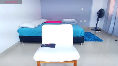 freyva_ online show from January 2025 06:53:02 PM