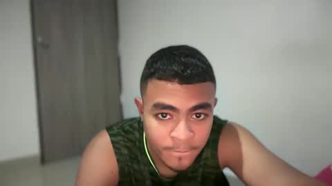 freyva_ online show from January 2025 01:37:02 AM