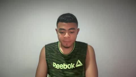 freyva_ online show from February 2025 05:18:02 AM