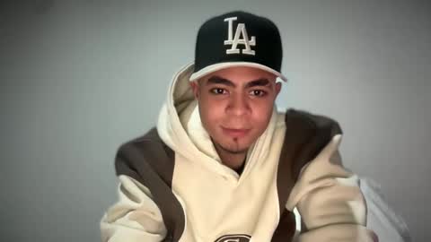 freyva_ online show from February 2025 03:08:01 AM