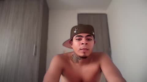 freyva_ online show from March 2025 04:18:01 PM