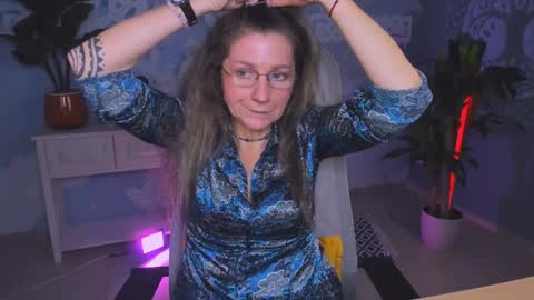 Snapshot of fridatander chatting on December 2024 09:11:01 AM Frida Tander online show from December 2024 09:11:01 AM