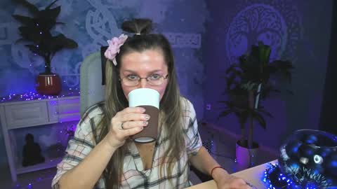 Snapshot of fridatander chatting on December 2024 09:06:02 AM Frida Tander online show from December 2024 09:06:02 AM