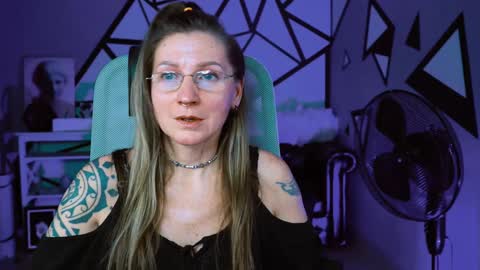 Snapshot of fridatander chatting on January 2025 12:09:01 PM Frida Tander online show from January 2025 12:09:01 PM