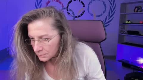 Snapshot of fridatander chatting on February 2025 09:04:01 AM Frida Tander online show from February 2025 09:04:01 AM