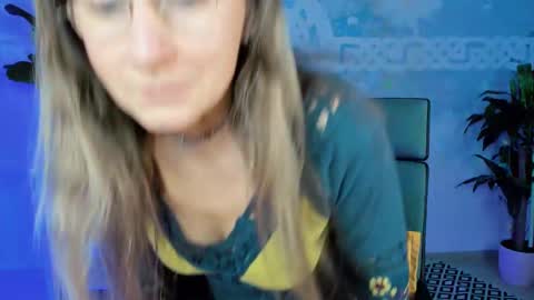 Snapshot of fridatander chatting on March 2025 01:03:02 PM Frida Tander online show from March 2025 01:03:02 PM