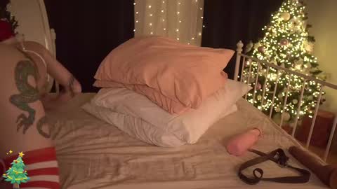 Snapshot of fuckingtoy_ chatting on December 2024 02:21:01 PM Eva all my links online show from December 2024 02:21:01 PM