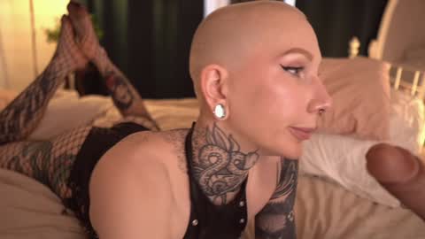 Snapshot of fuckingtoy_ chatting on February 2025 12:47:02 PM Eva all my links online show from February 2025 12:47:02 PM