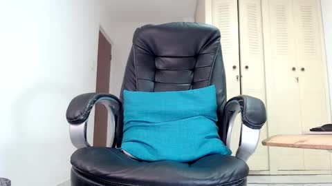 Andres. online show from November 2025 08:46:02 AM